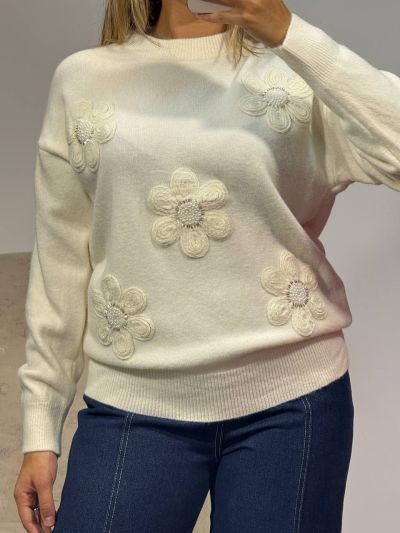 Pull avec fleur